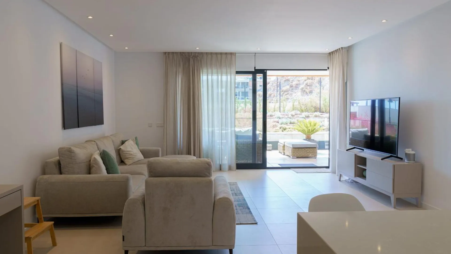 Lovely Modern Apartment In Middel Views فوينخيرولا